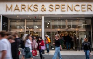 M&S Cyber ​​Crisis دستمال مرطوب تقریباً 700 میلیون پوند از ارزیابی خرده فروشان
